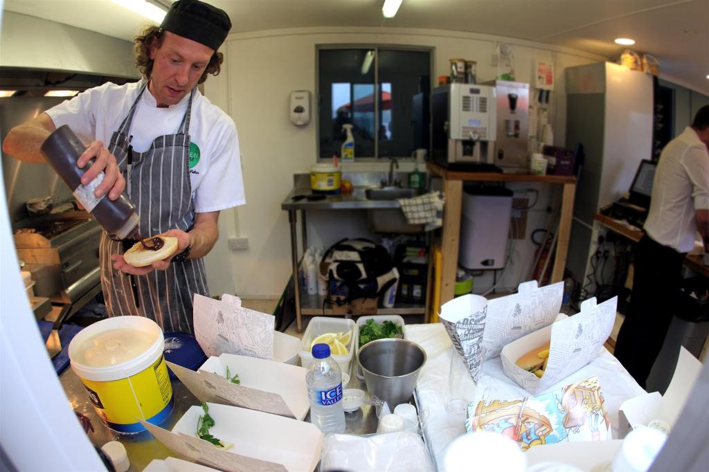 JF151434 .Jason Feast