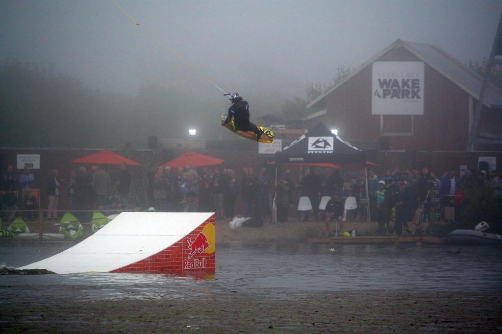 JF151681 .Jason Feast