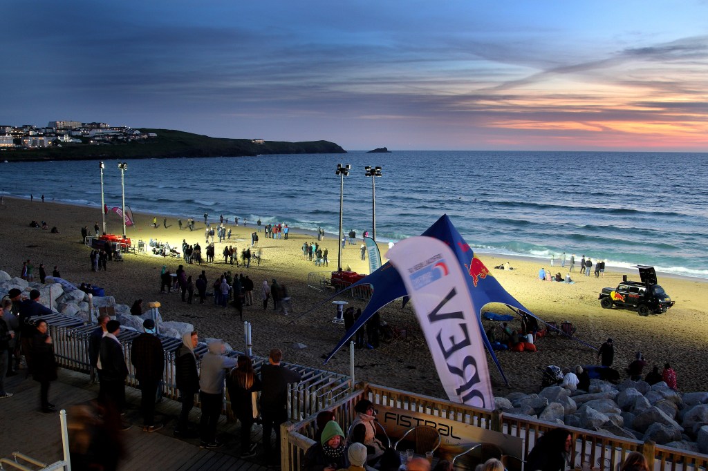 JF152413 .Jason Feast